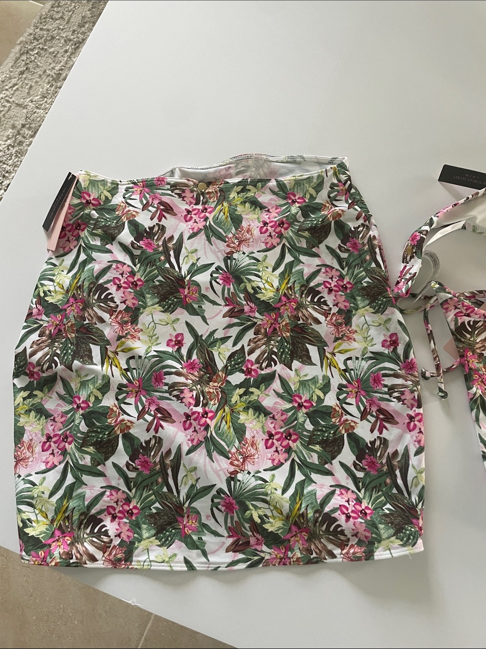 Victoria's Secret Bombshell Floral Pink Green White Bikini Set with Sarong - Picture 6 of 7